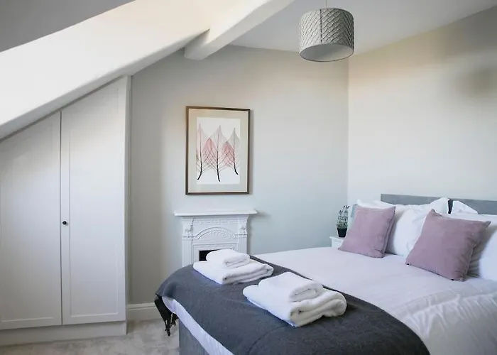 Valley Road, Fabulous 4 Bedroom House
