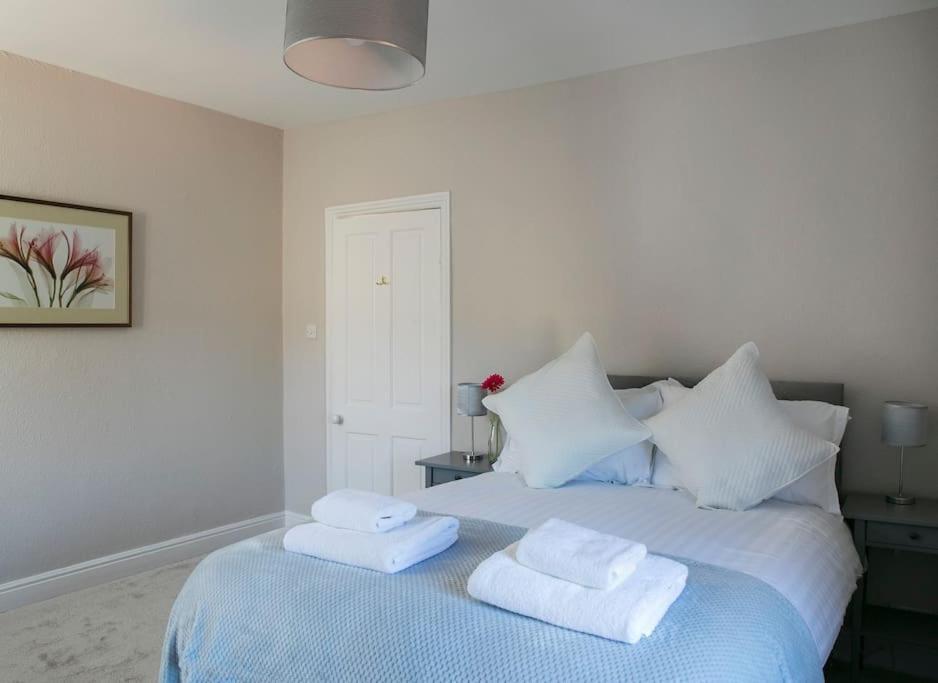 Valley Road, Fabulous 4 Bedroom House Ferienhaus Harrogate
